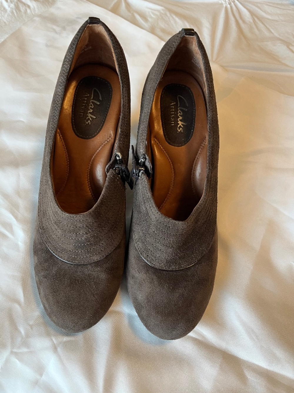 Clarks Artisan Society Ascot Chocolate Brown Suede Heels - Size 7M. Never Worn!